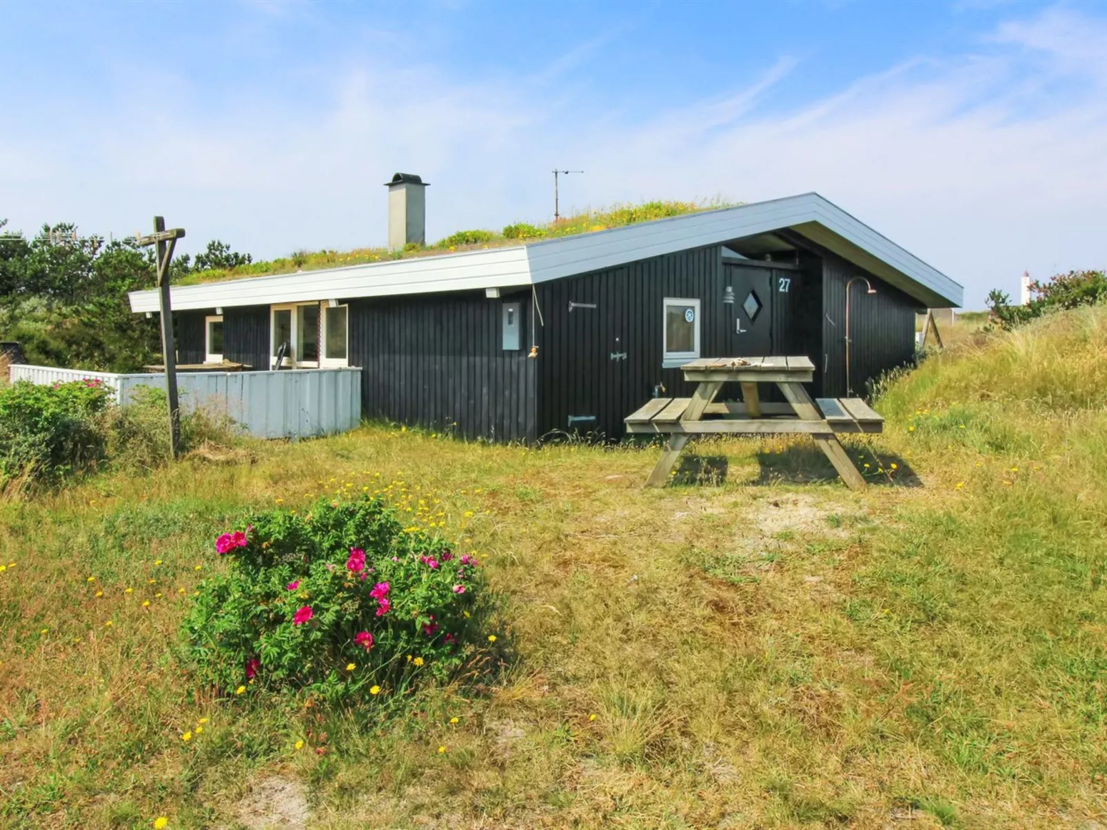 "Scarlett" - 300m from the sea-Buiten