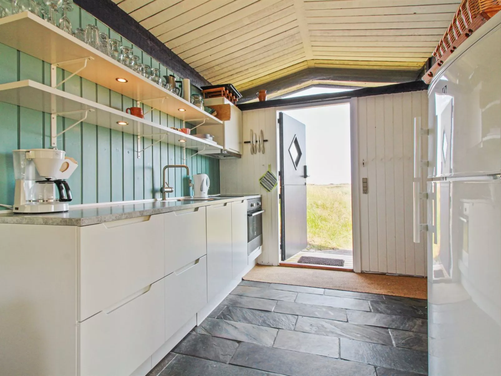 "Scarlett" - 300m from the sea-Buiten