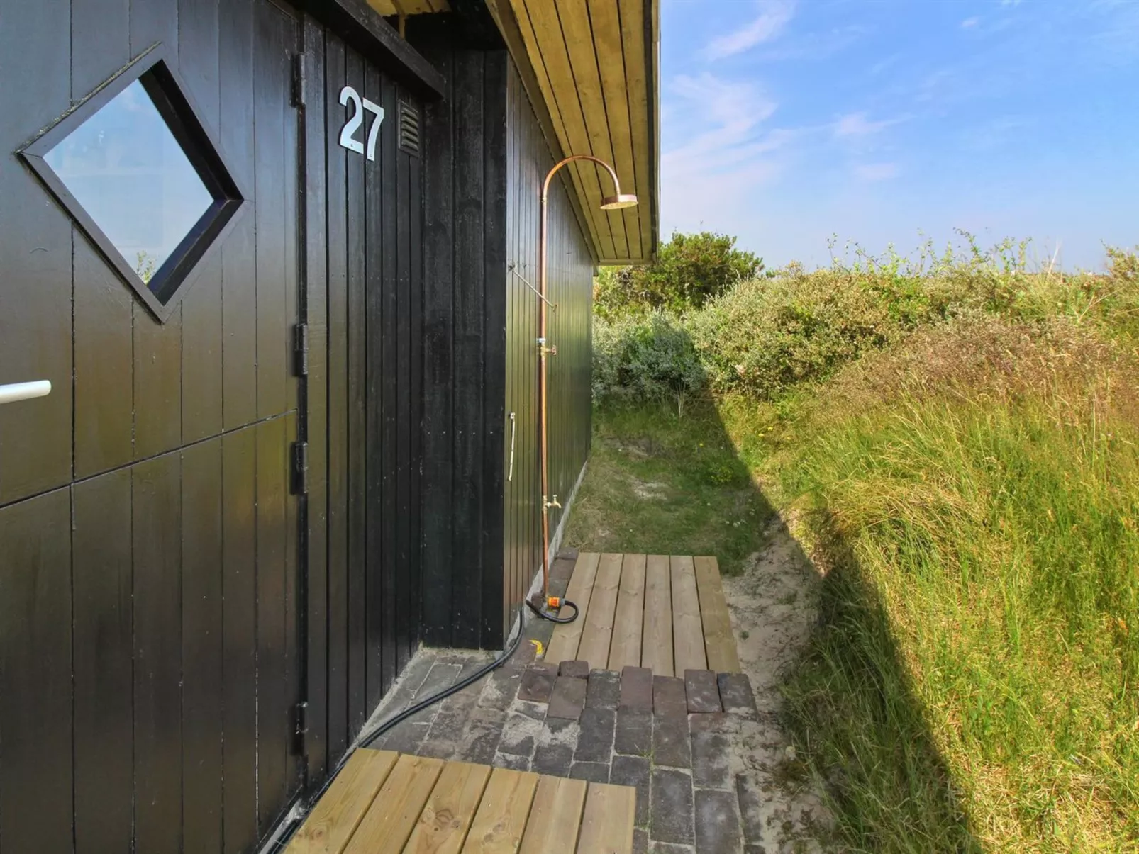 "Scarlett" - 300m from the sea-Buiten