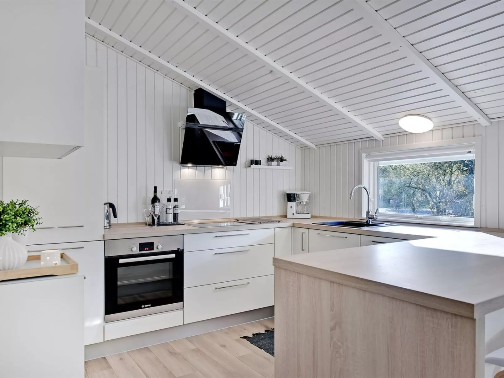 "Eirik" - 2.5km from the sea-Binnen