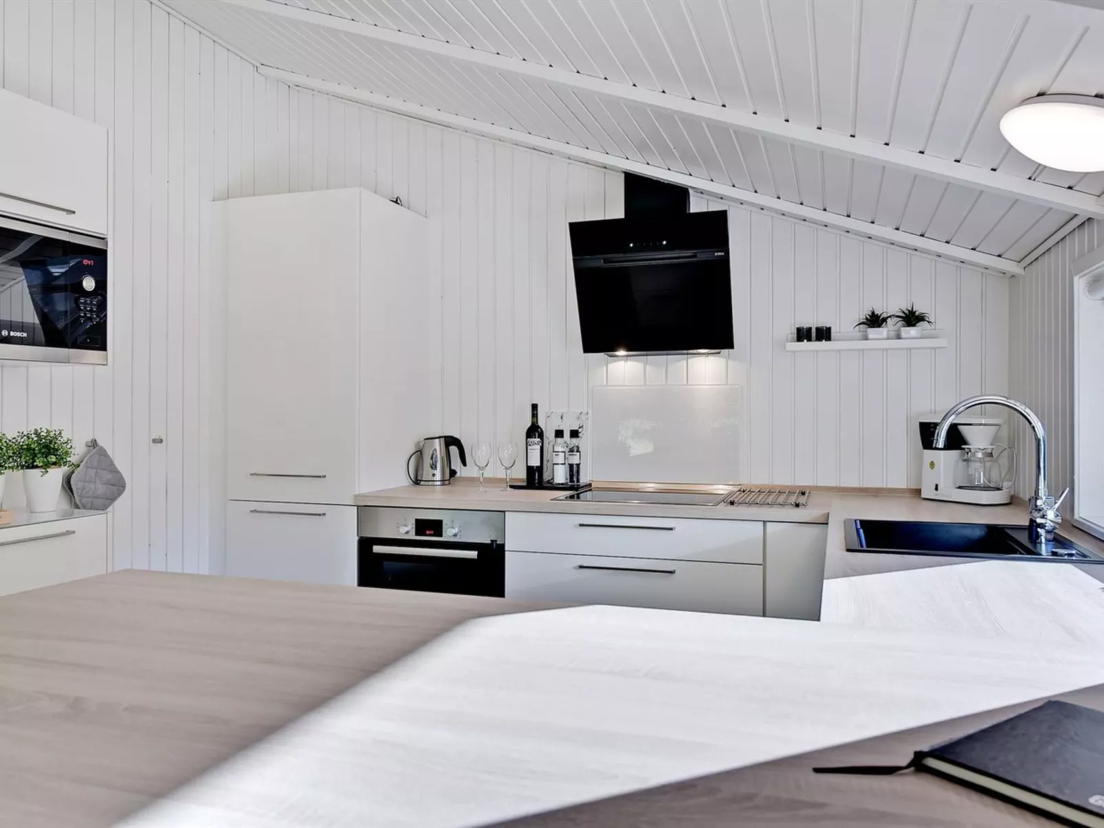 "Eirik" - 2.5km from the sea-Binnen