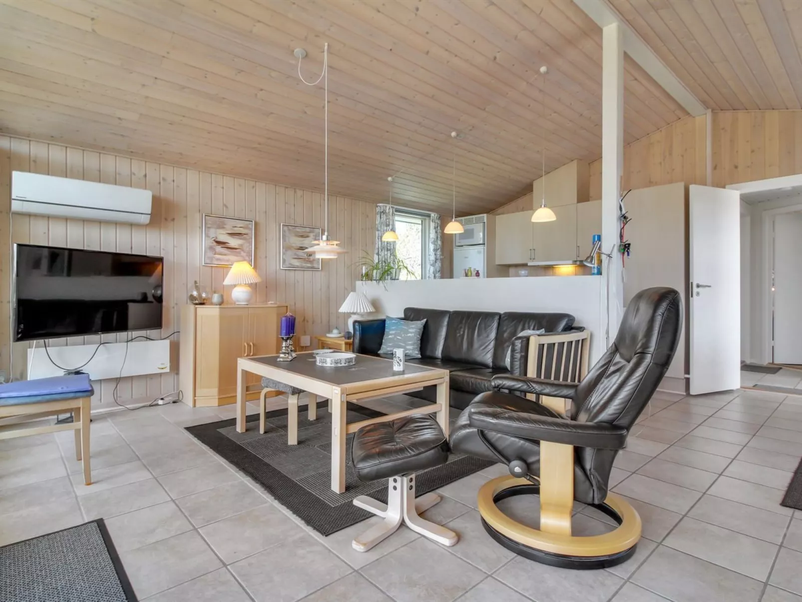 "Nadia" - 1.7km from the sea-Binnen
