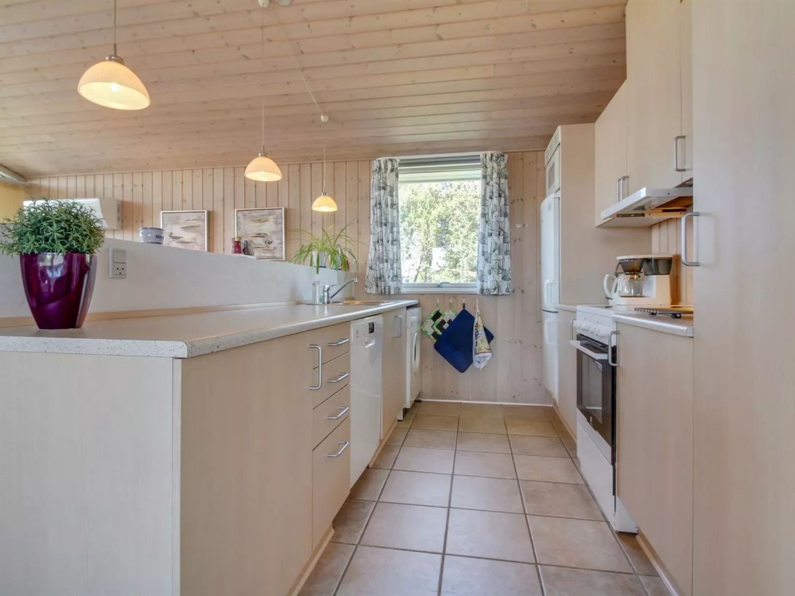 "Nadia" - 1.7km from the sea-Binnen