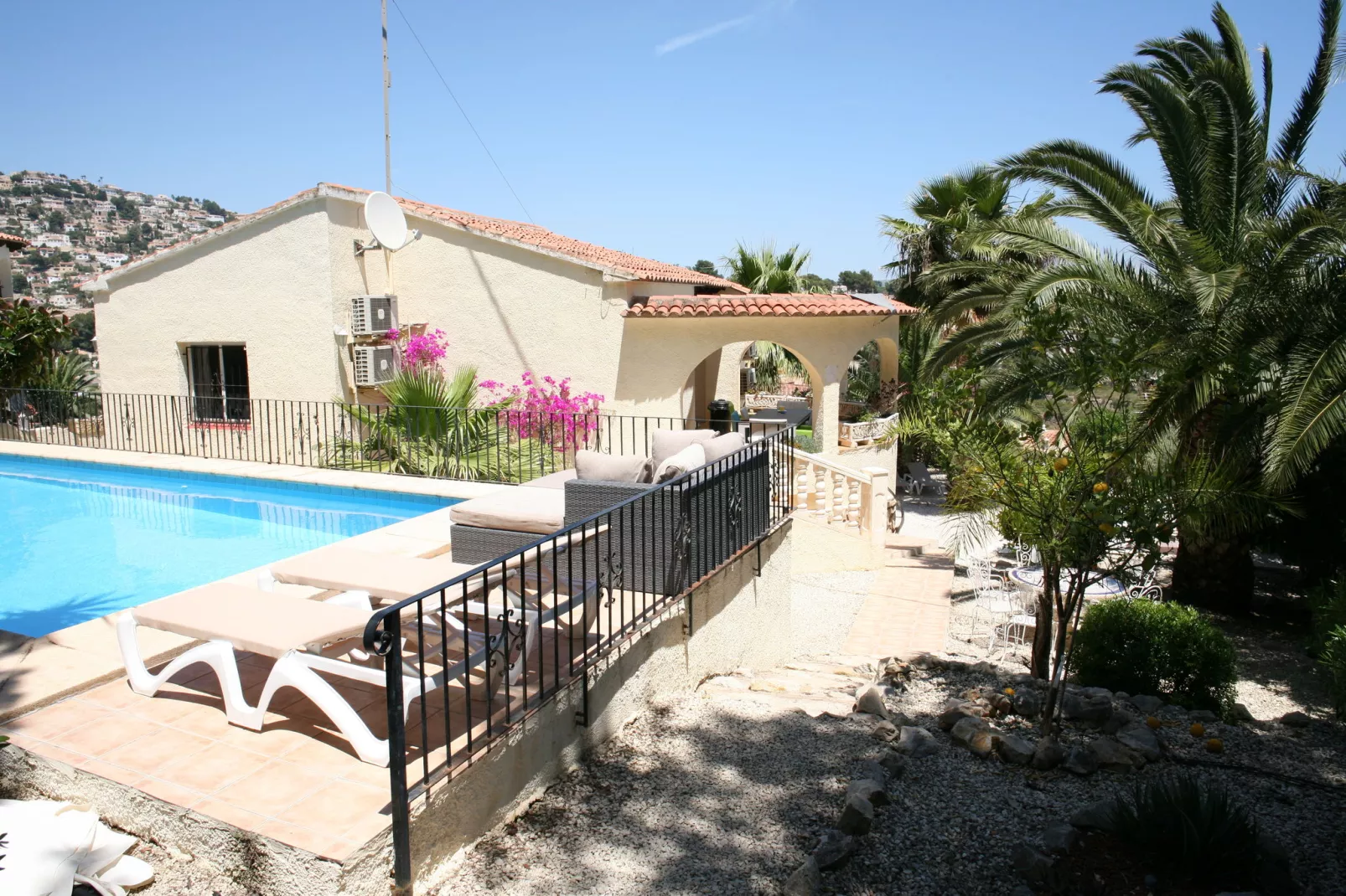 Vrijstaande villa aan de Costa Blanca met privé zwembad en veel privacy-Buitenkant zomer
