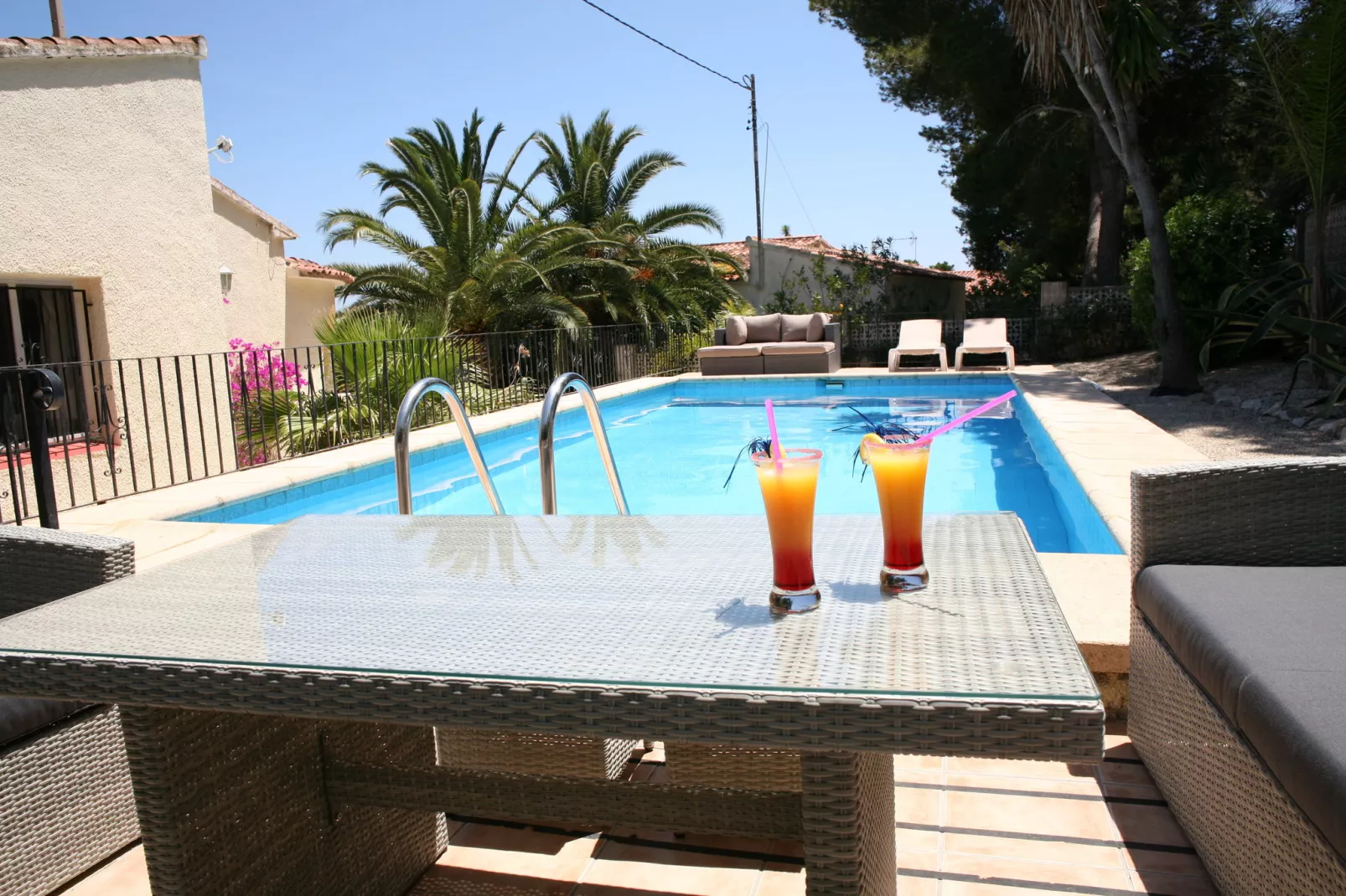 Vrijstaande villa aan de Costa Blanca met privé zwembad en veel privacy-Zwembad
