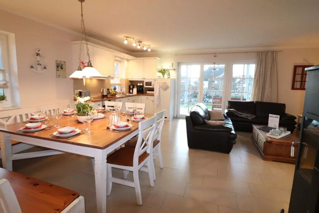 382083-Eetkamer