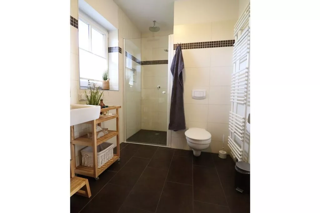 382083-Badkamer