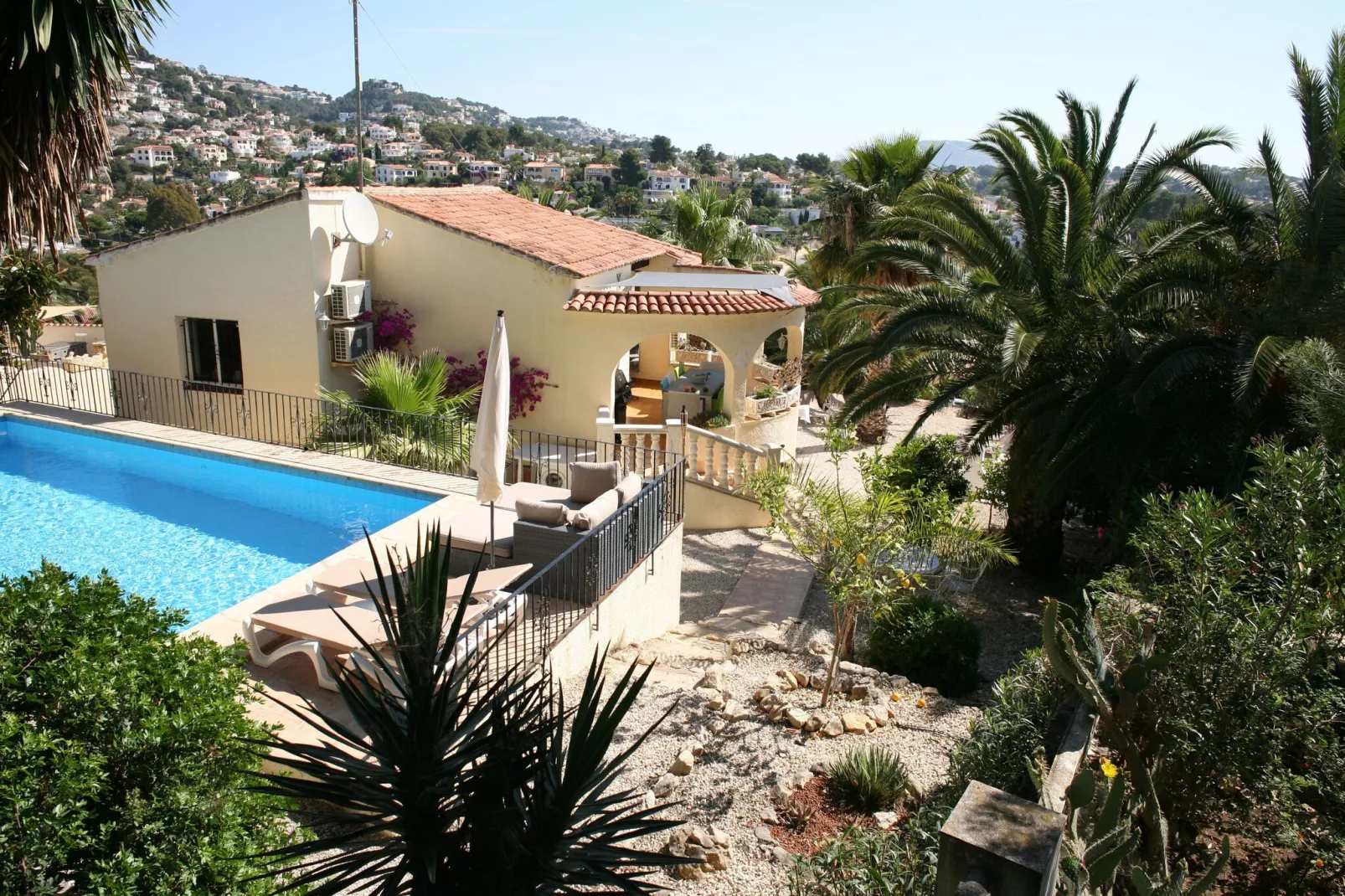 Vrijstaande villa aan de Costa Blanca met privé zwembad en veel privacy-Buitenkant zomer