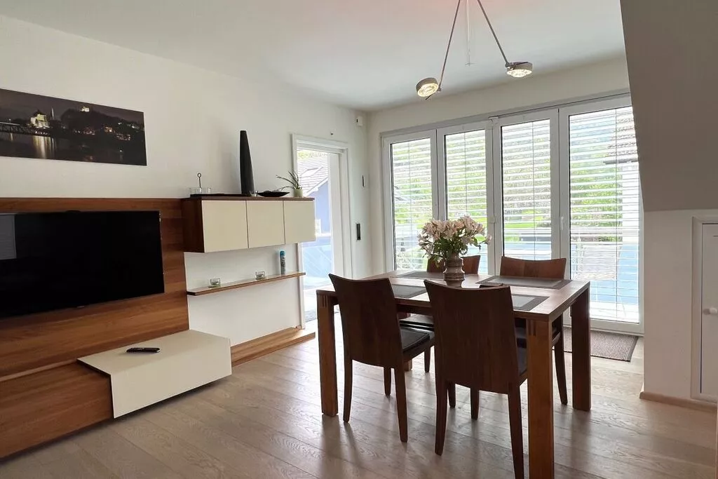407067-Eetkamer