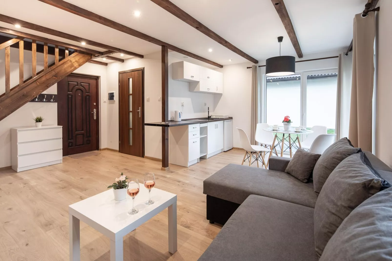 Komfortowe domki wakacyjne dla 4 osób w Lędzinie-Woonkamer