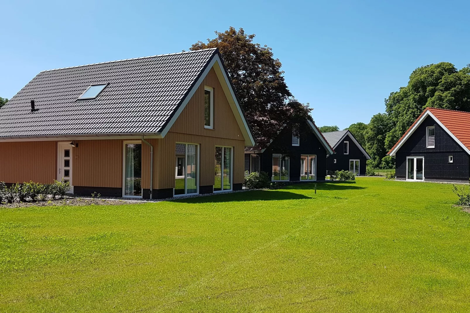 Villapark Ehzerburg 2-Buitenkant zomer