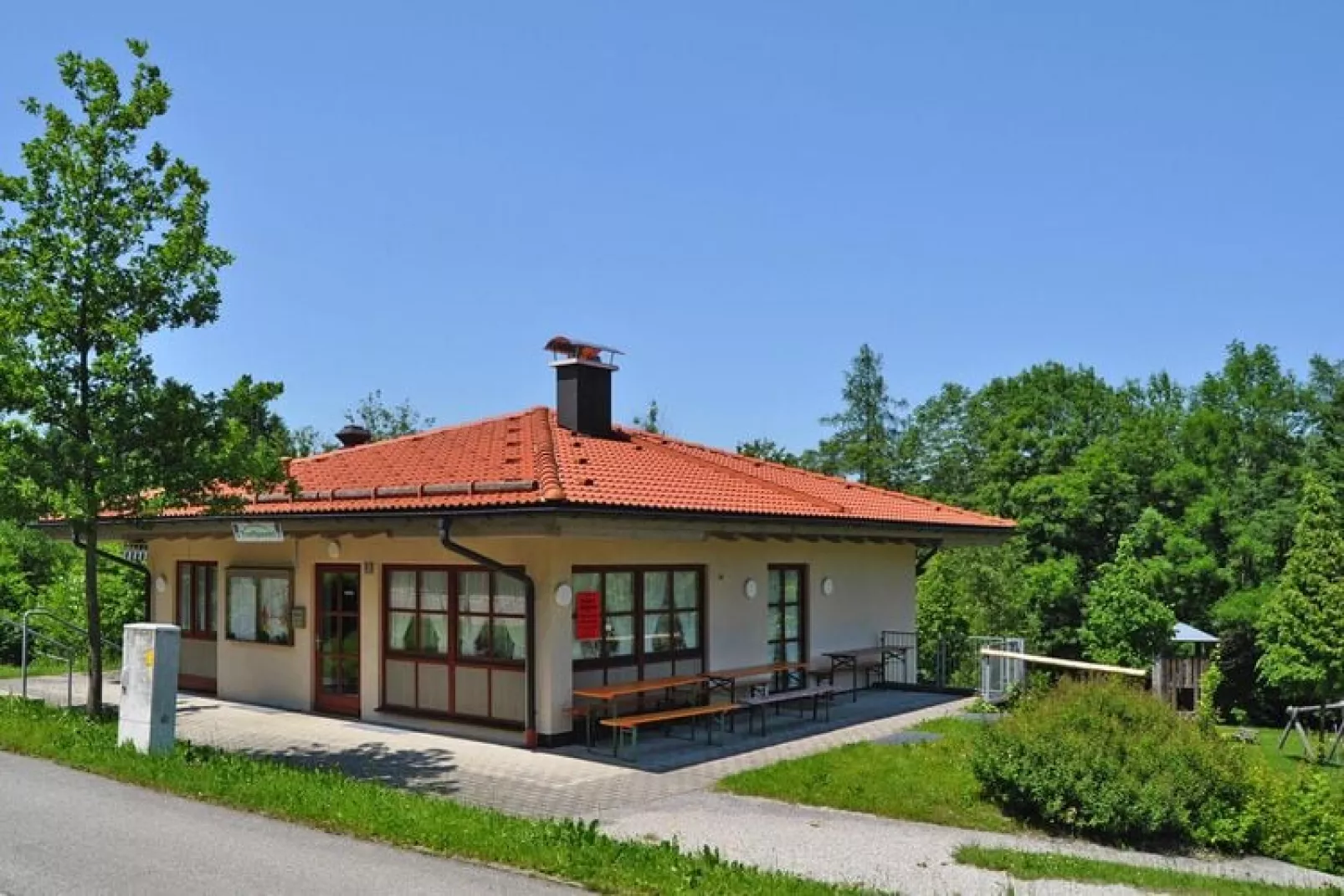 Holiday village Vorauf, Siegsdorf-Typ F, 3-Raum-App., Typ Traunstein, 81 qm-Buitenkant zomer