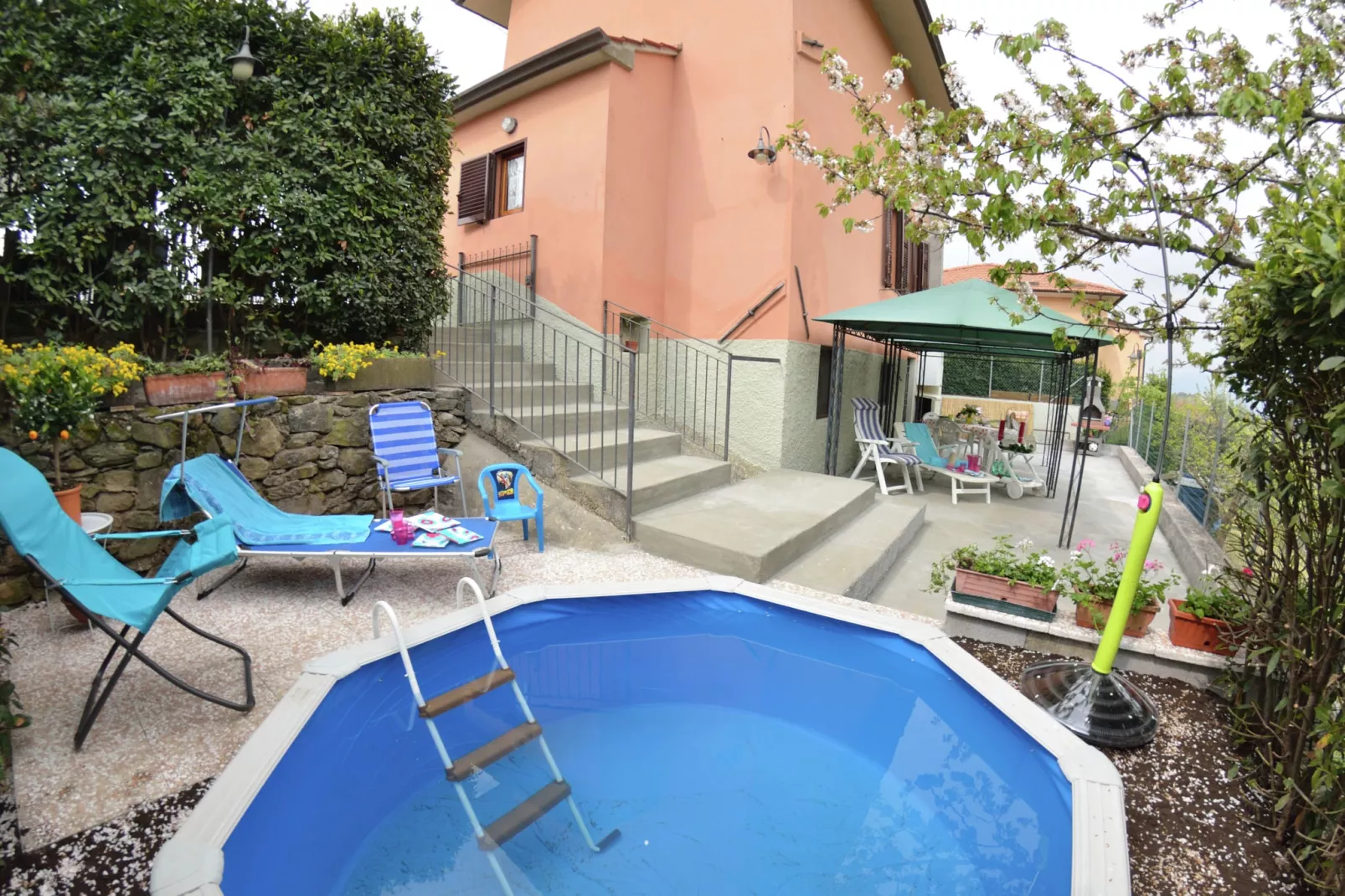 Tra Lucca e il Mare-Buitenkant zomer