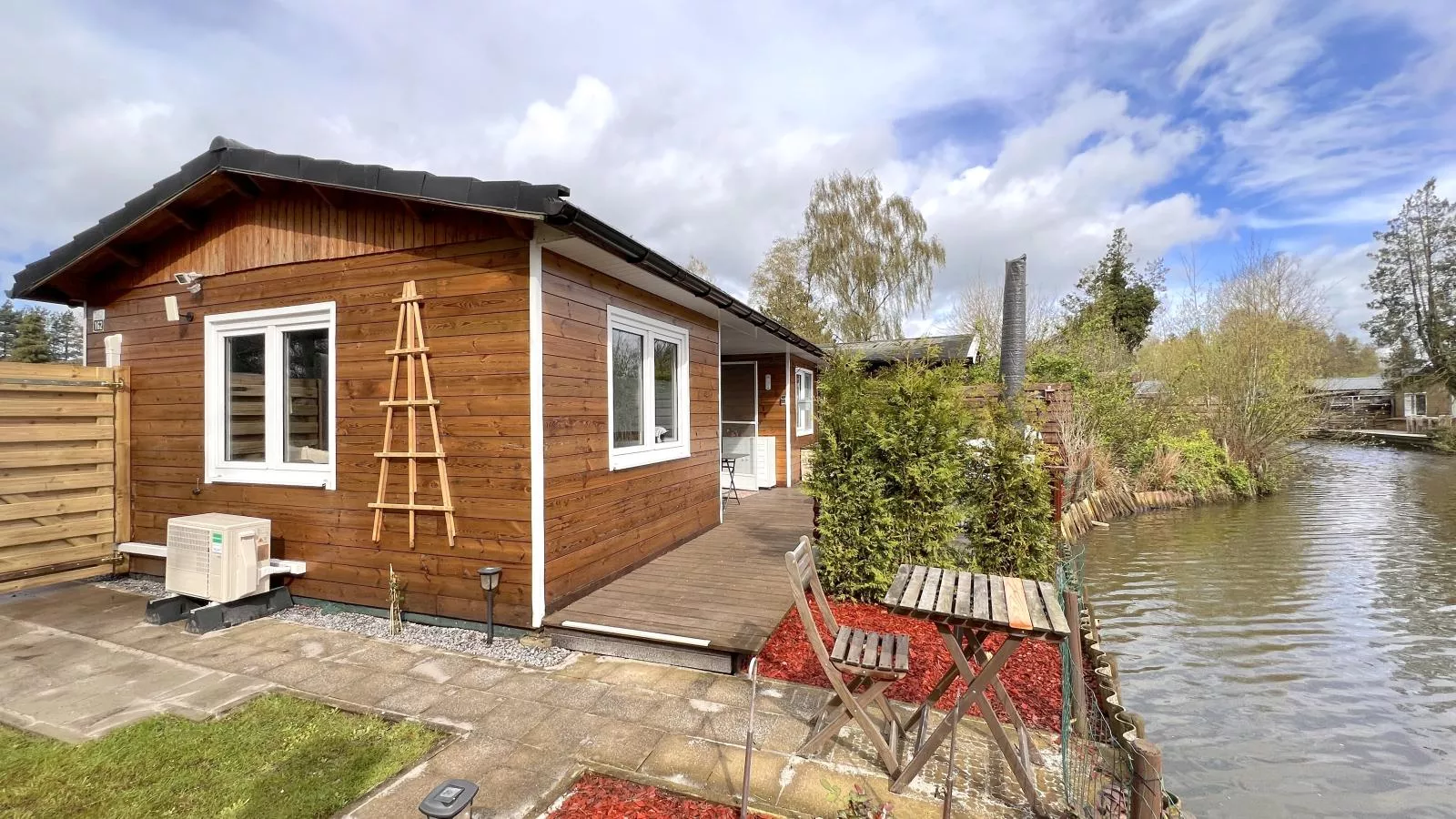 Fonnies Chalet-Buitenkant zomer