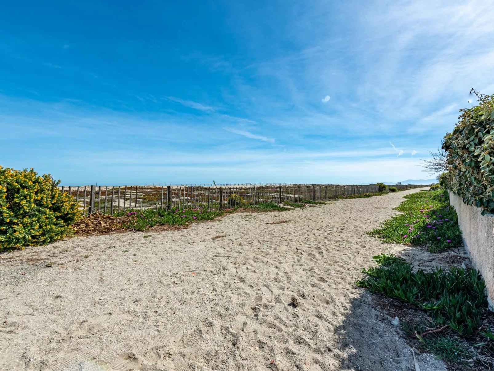 Bastides de la Mer-Buiten