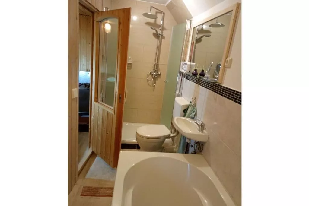 278578-Badkamer