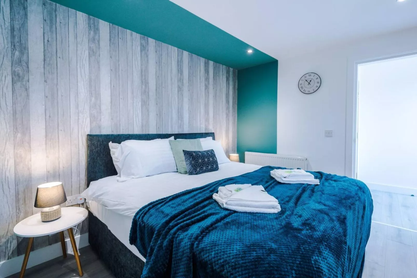 One-Bedroom by Media City UK by Sojo Stay-Slaapkamer