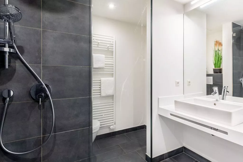 407823-Badkamer