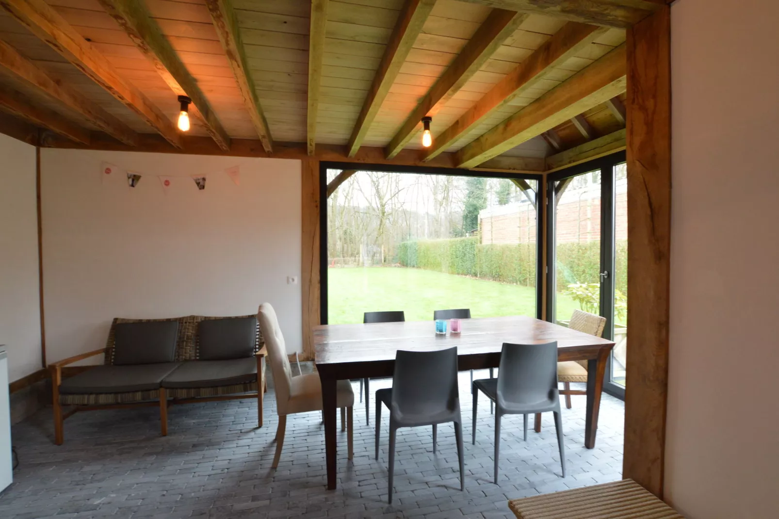 Prachtig ingericht vakantiehuis in Aalter met een grote tuin in een bosrijke omgeving-Recreatieruimte