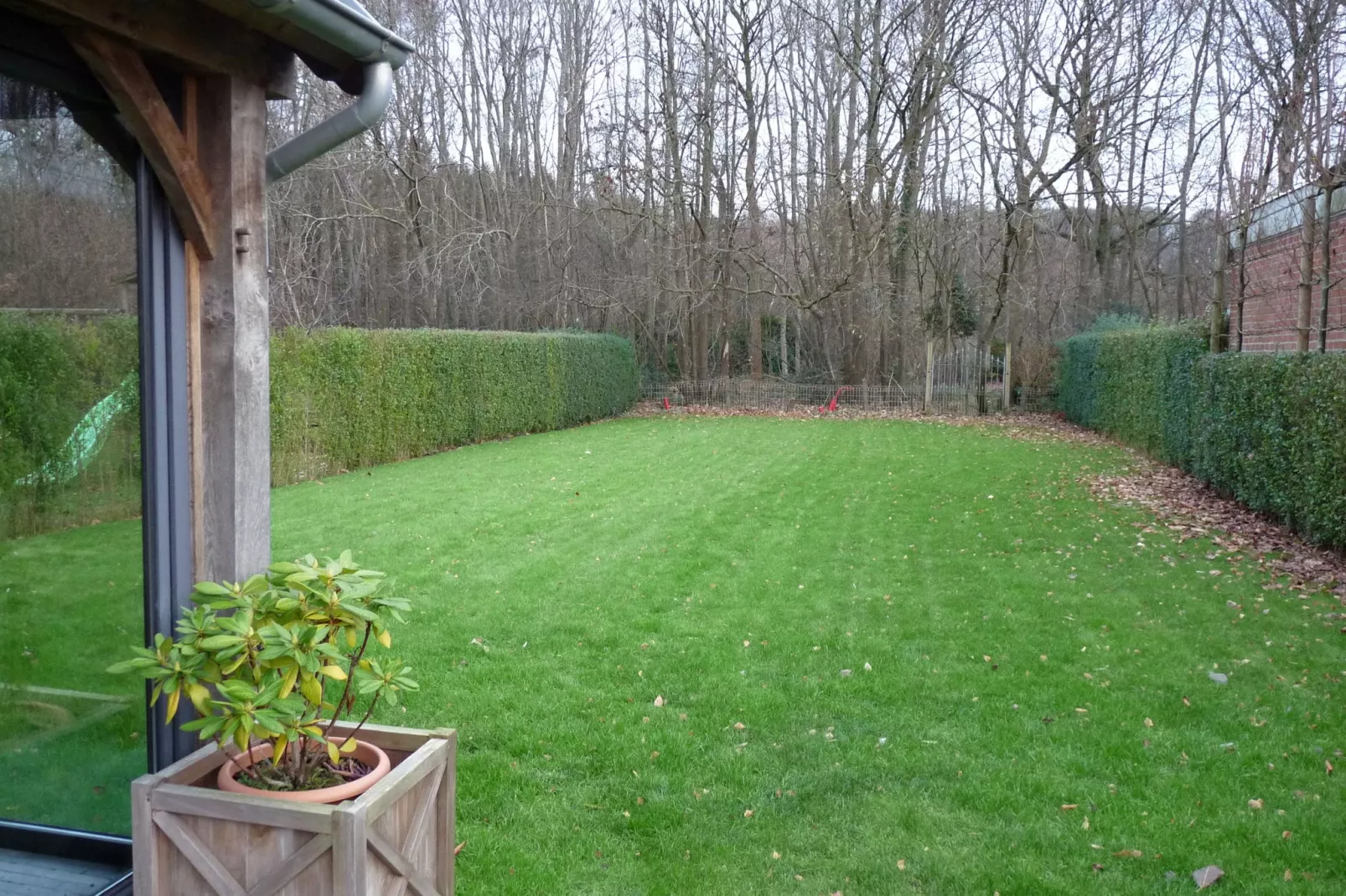 Prachtig ingericht vakantiehuis in Aalter met een grote tuin in een bosrijke omgeving-Tuinen zomer