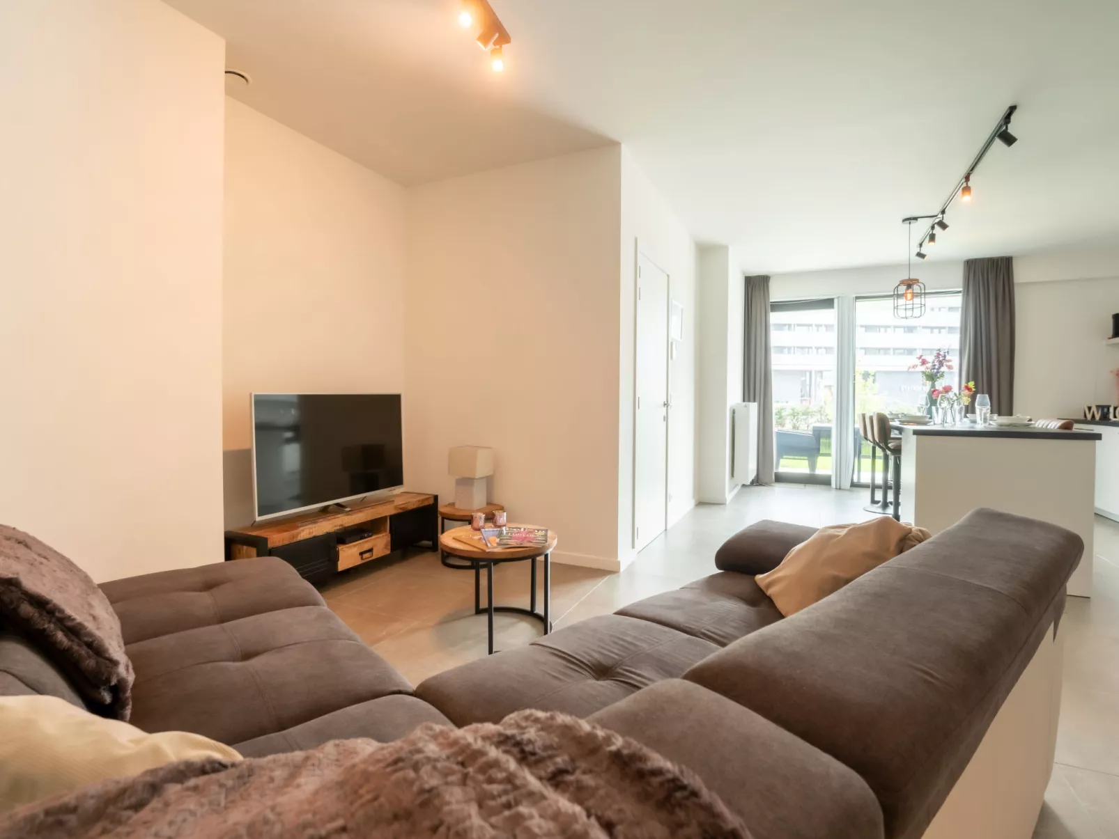 Exquise with two terraces-Binnen