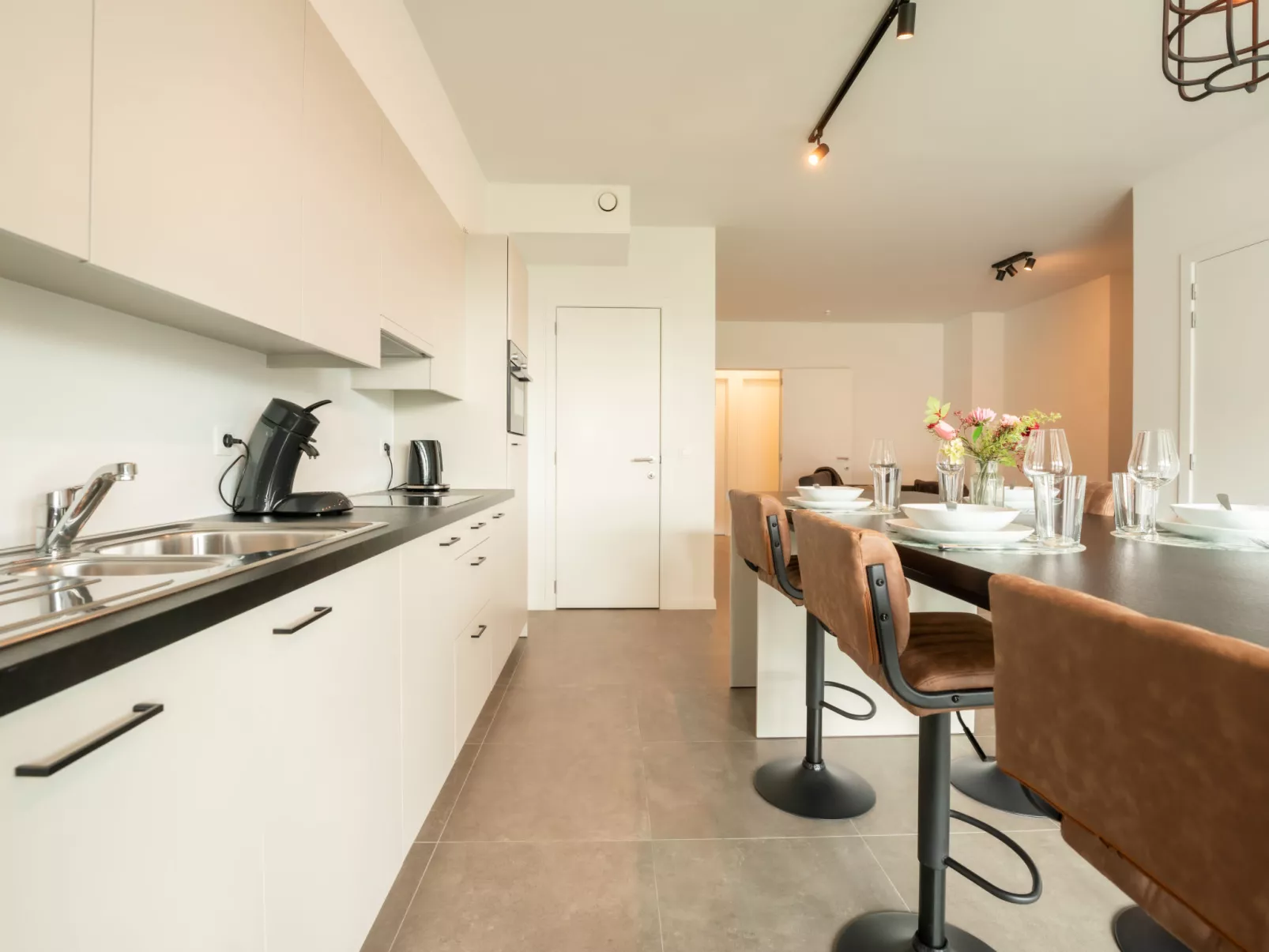 Exquise with two terraces-Binnen