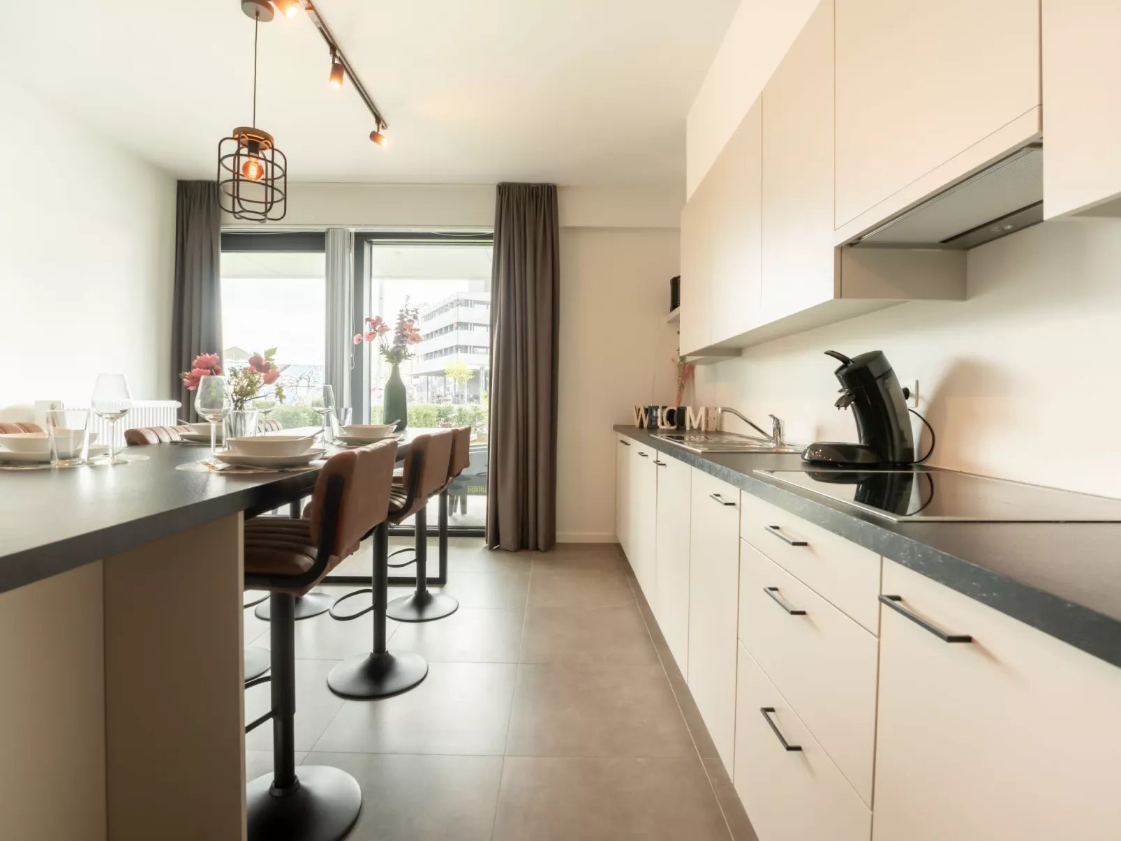 Exquise with two terraces-Binnen