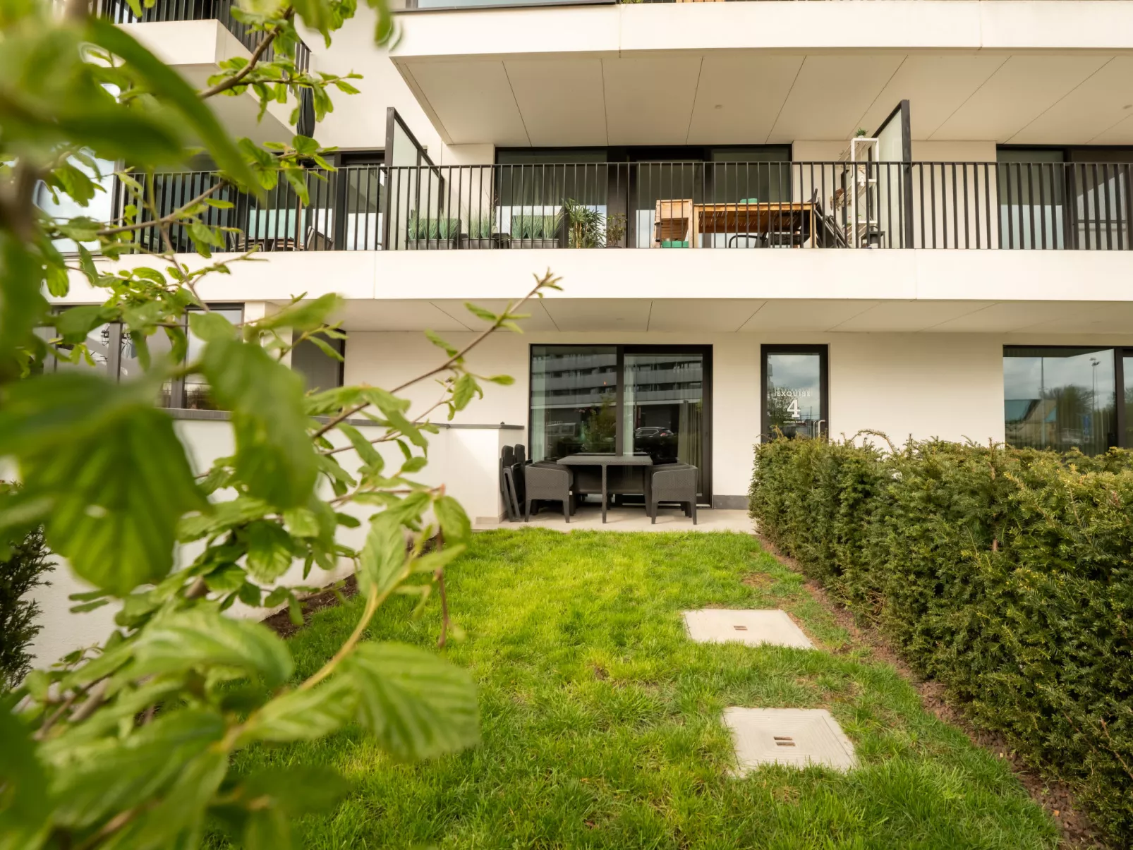 Exquise with two terraces-Buiten