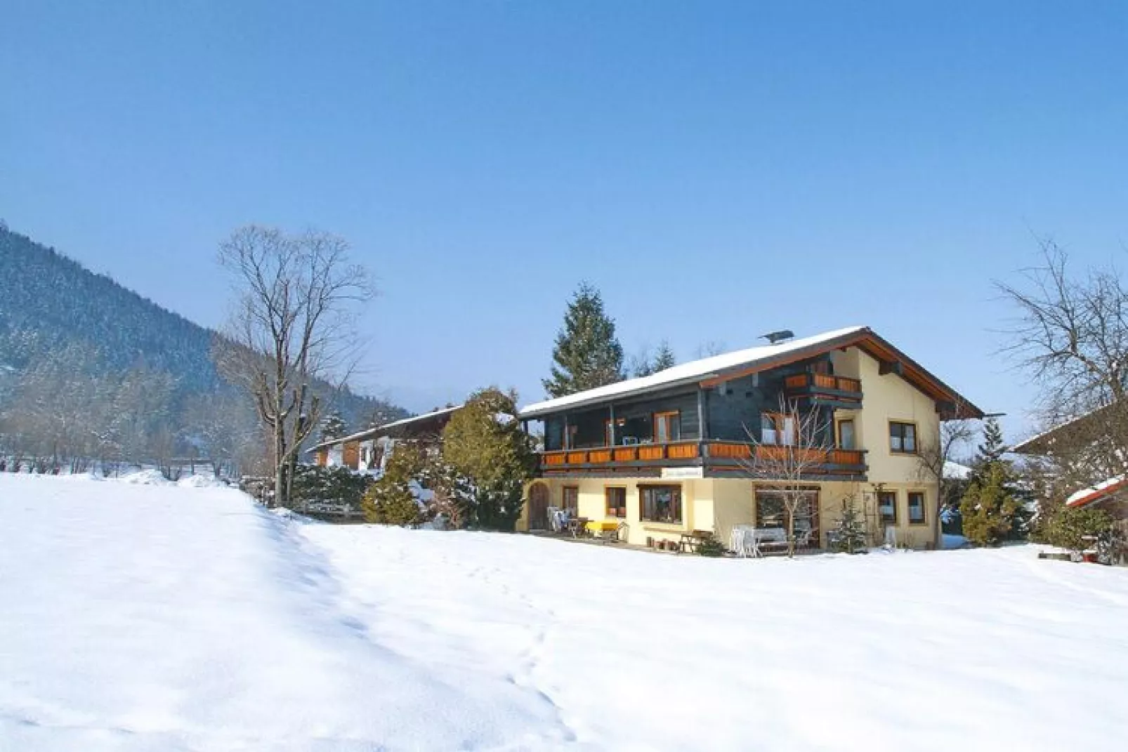 Huisje in Schoenau am Koenigssee in de bergen-Exterieur winter