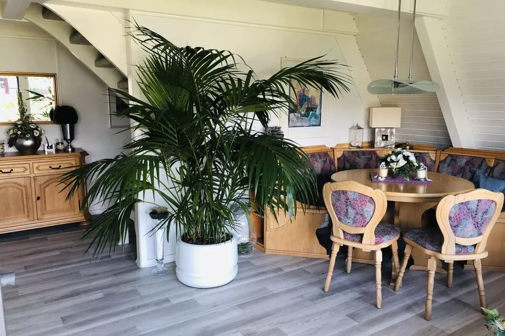 325588-Eetkamer