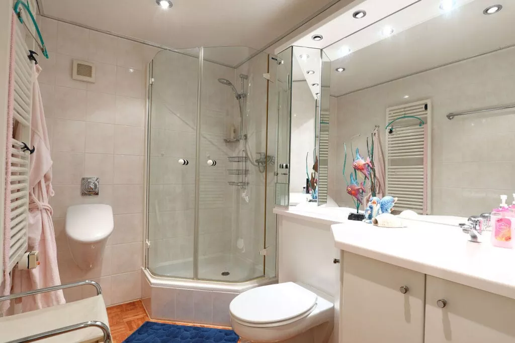 268306-Badkamer