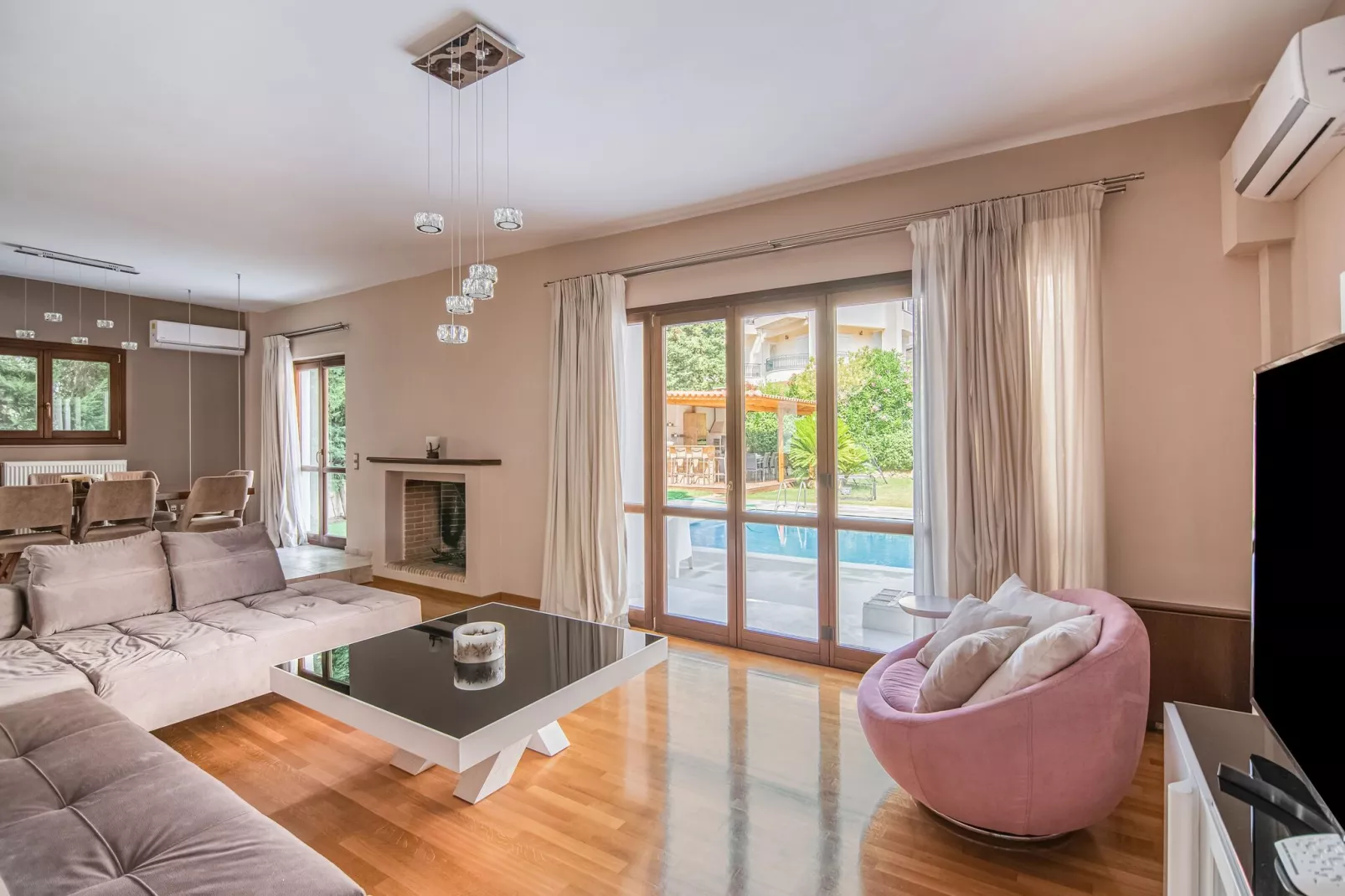 Luxuriöse Villa mit Pool in Anavissos-Woonkamer
