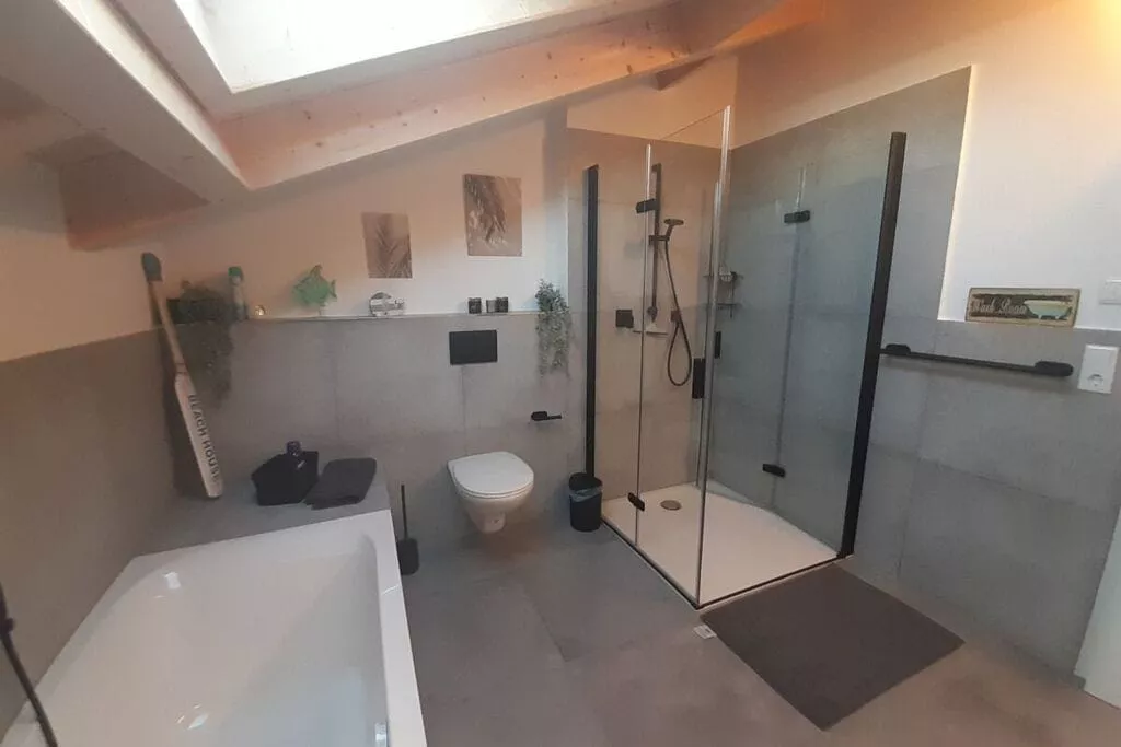 470294-Badkamer