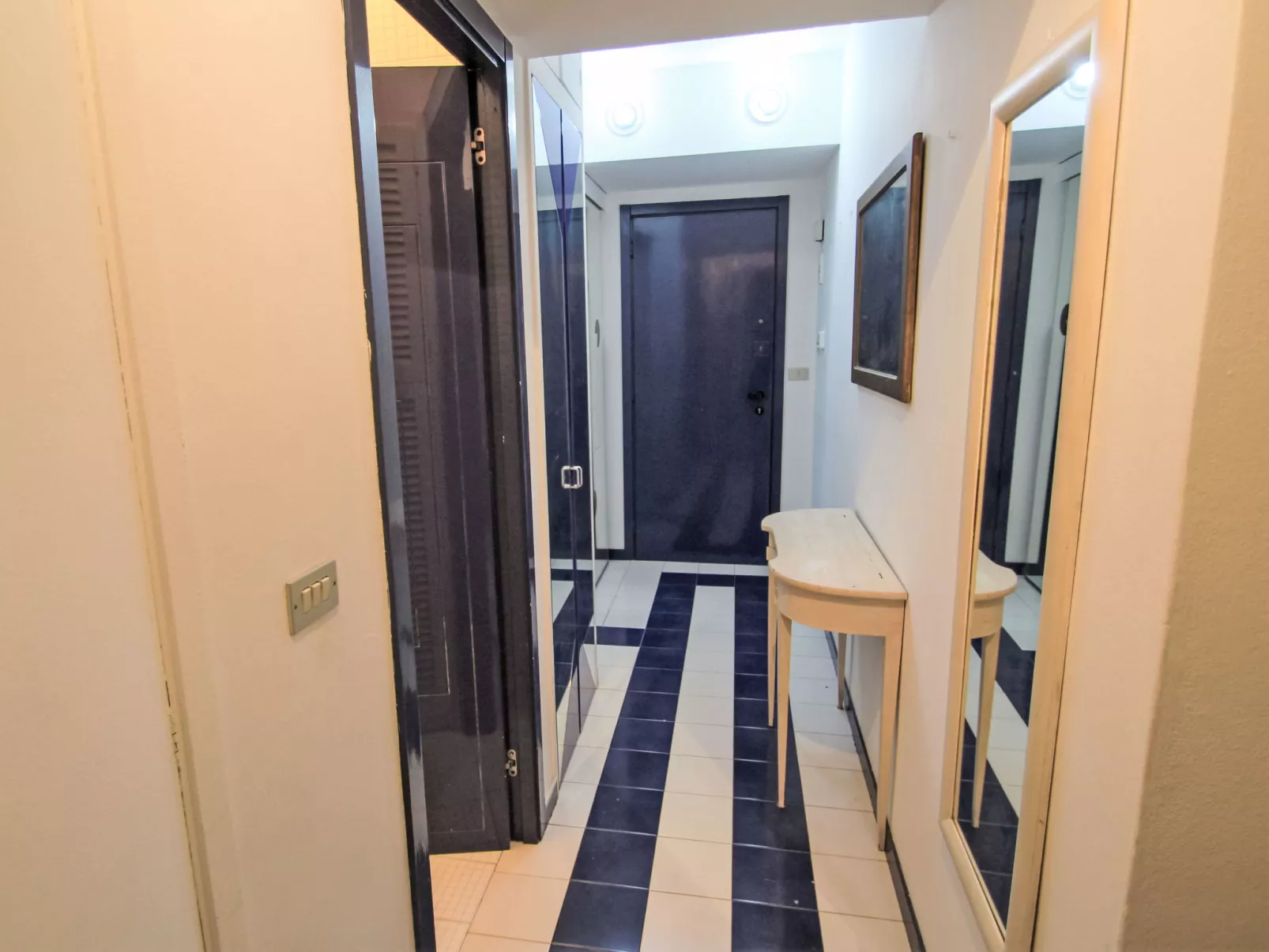 Apt 3-Binnen