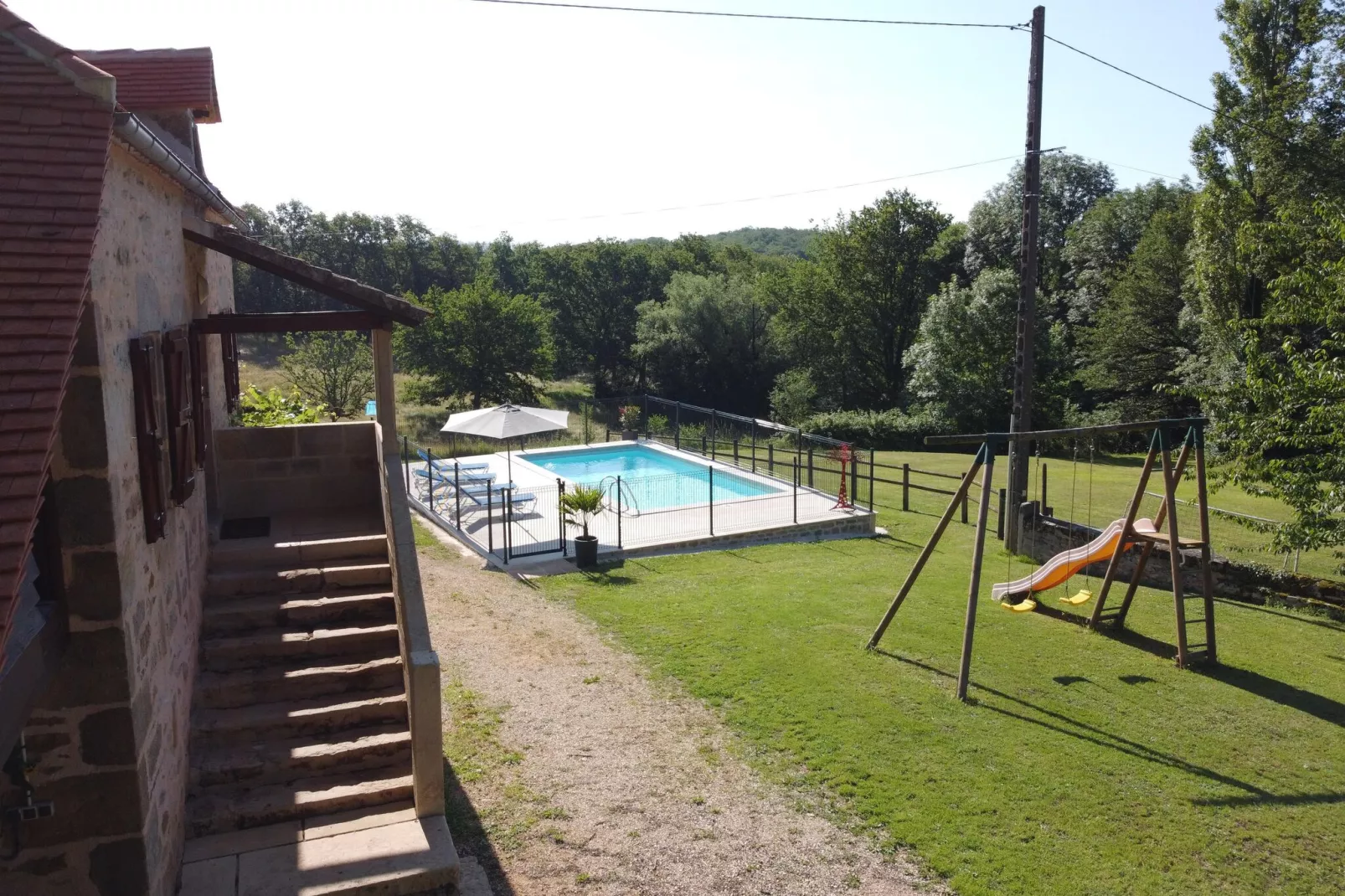 Maison de vacances Rueyres-Uitzicht zomer