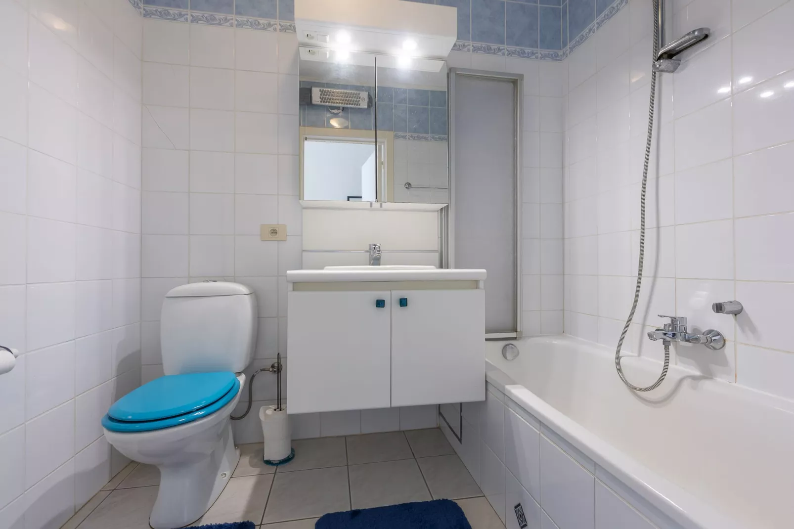 Golf Azur I Biarritz 0003-Badkamer