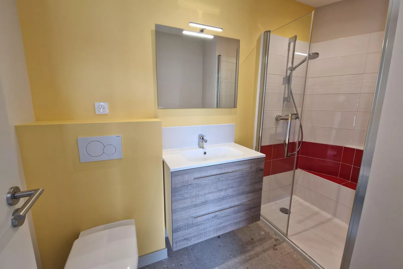 Holiday home in Plougasnou Baie de Morlaix-Badkamer