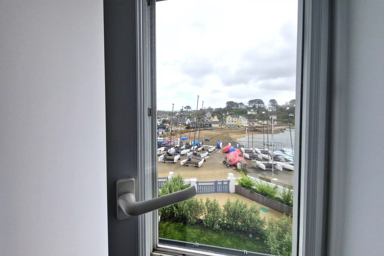 Holiday home in Plougasnou Baie de Morlaix-Uitzicht zomer