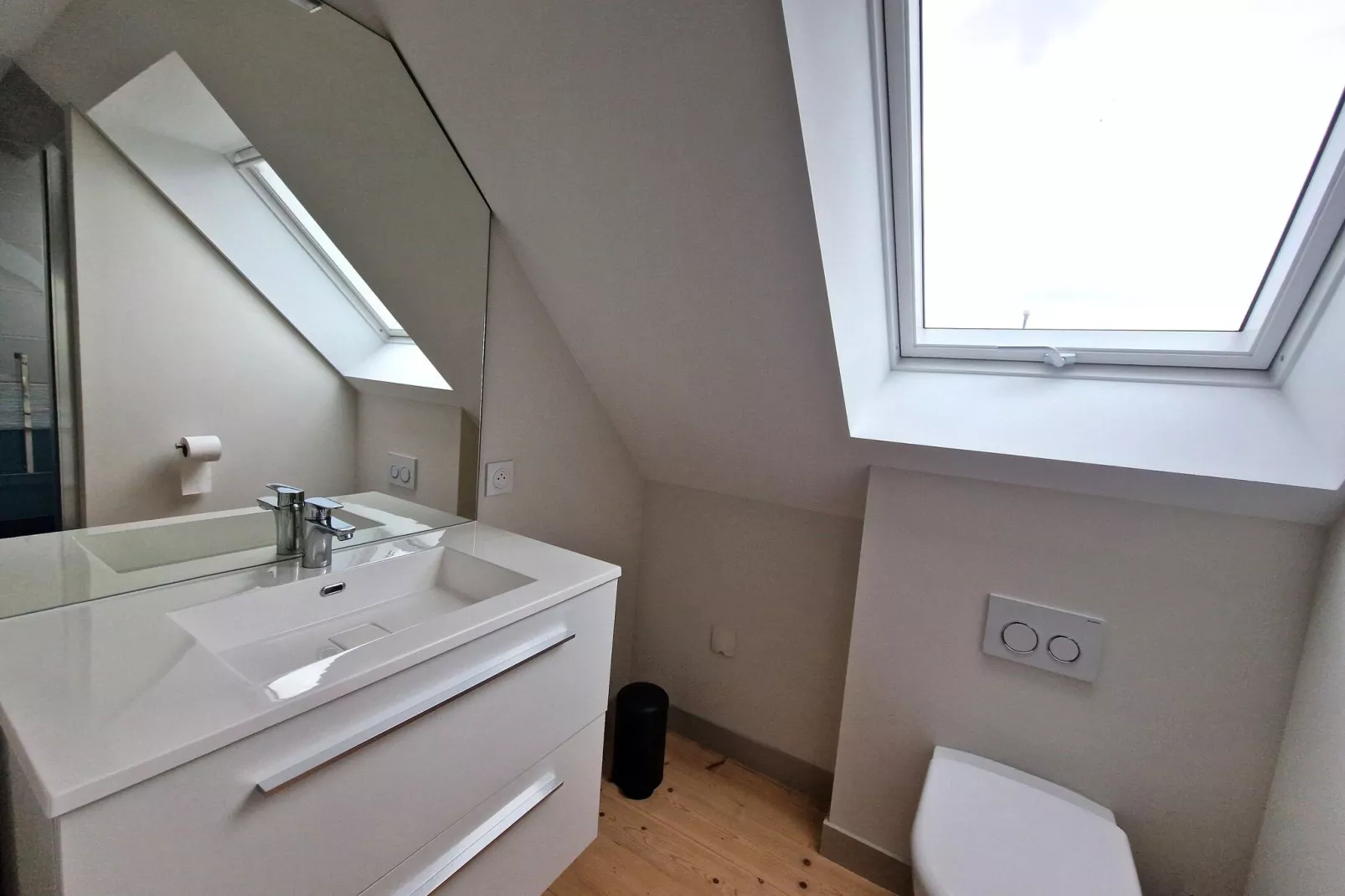 Holiday home in Plougasnou Baie de Morlaix-Badkamer