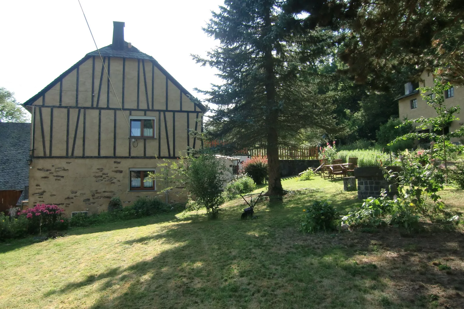 Kaifenheimer Mühle 2-Buitenkant zomer