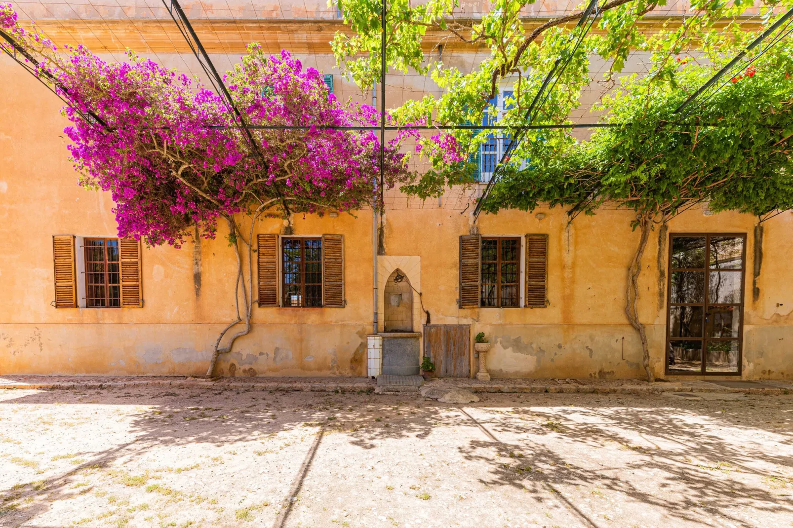 Casa del Señor-Buitenkant zomer