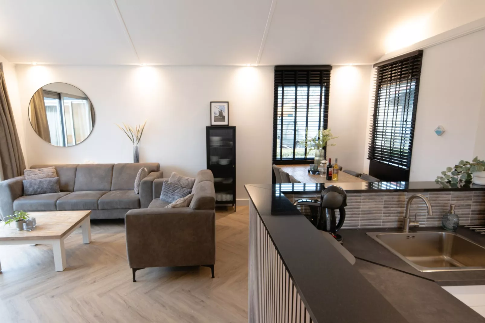 Luxe bungalow – Max 6 personen – Nummer 53-Woonkamer