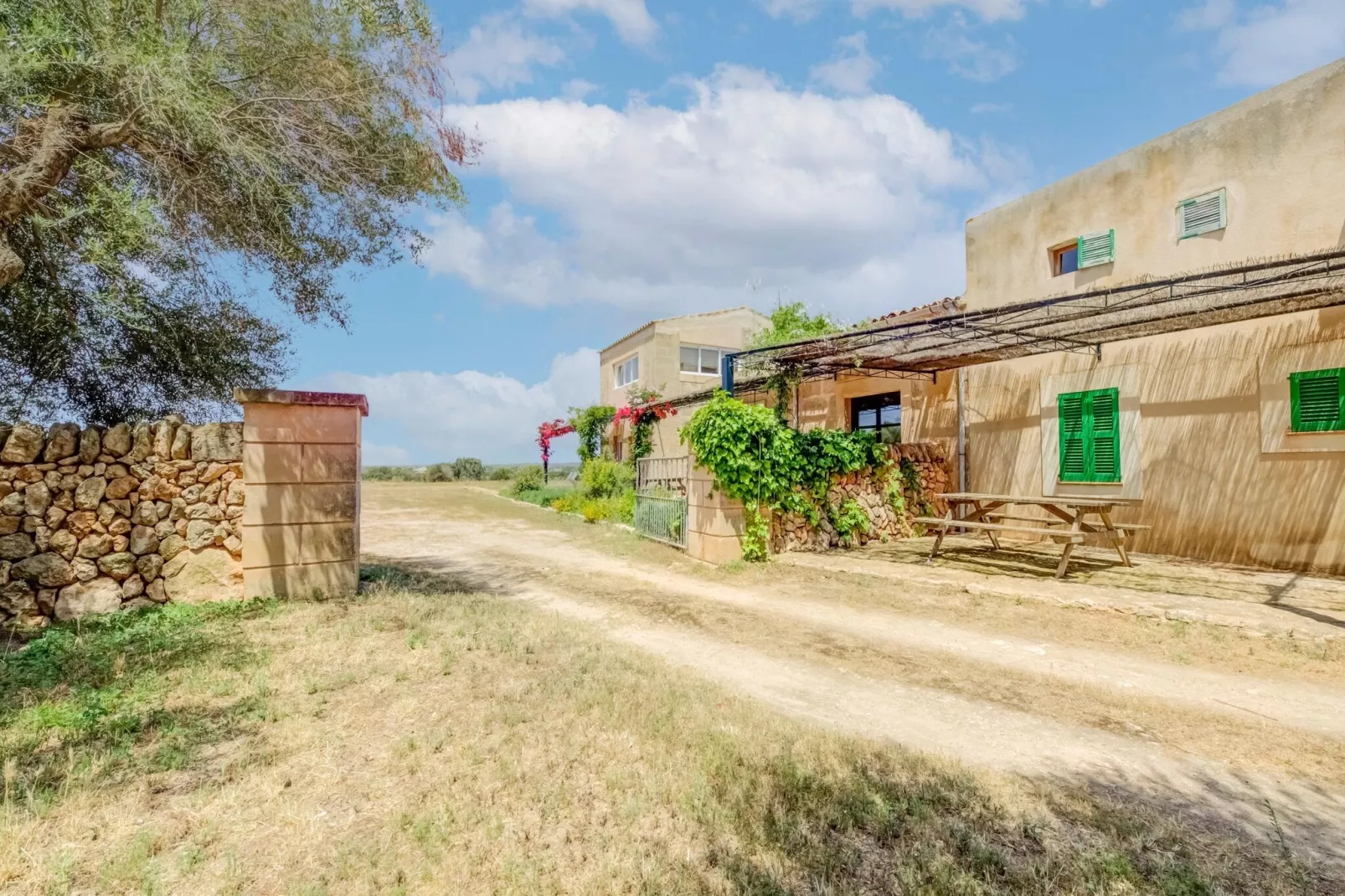 Casa del Pagès-Buitenkant zomer