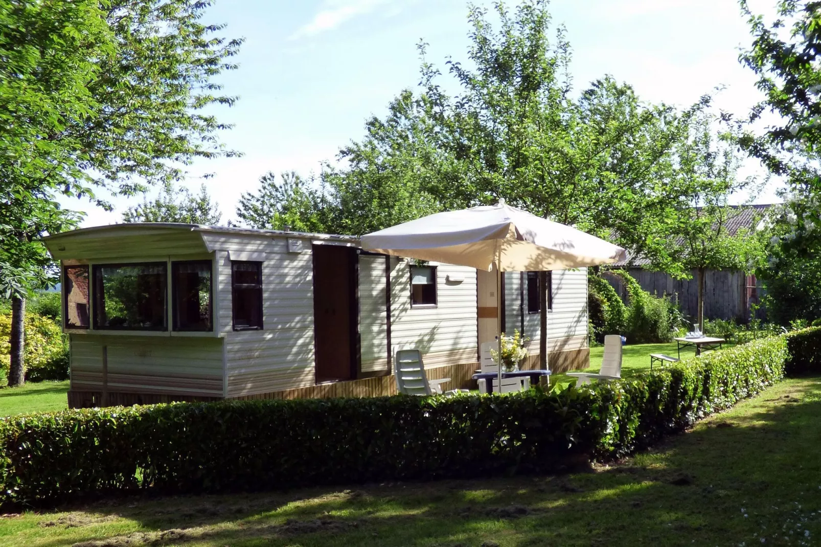 Mobil-home Grenterie-Buitenkant zomer