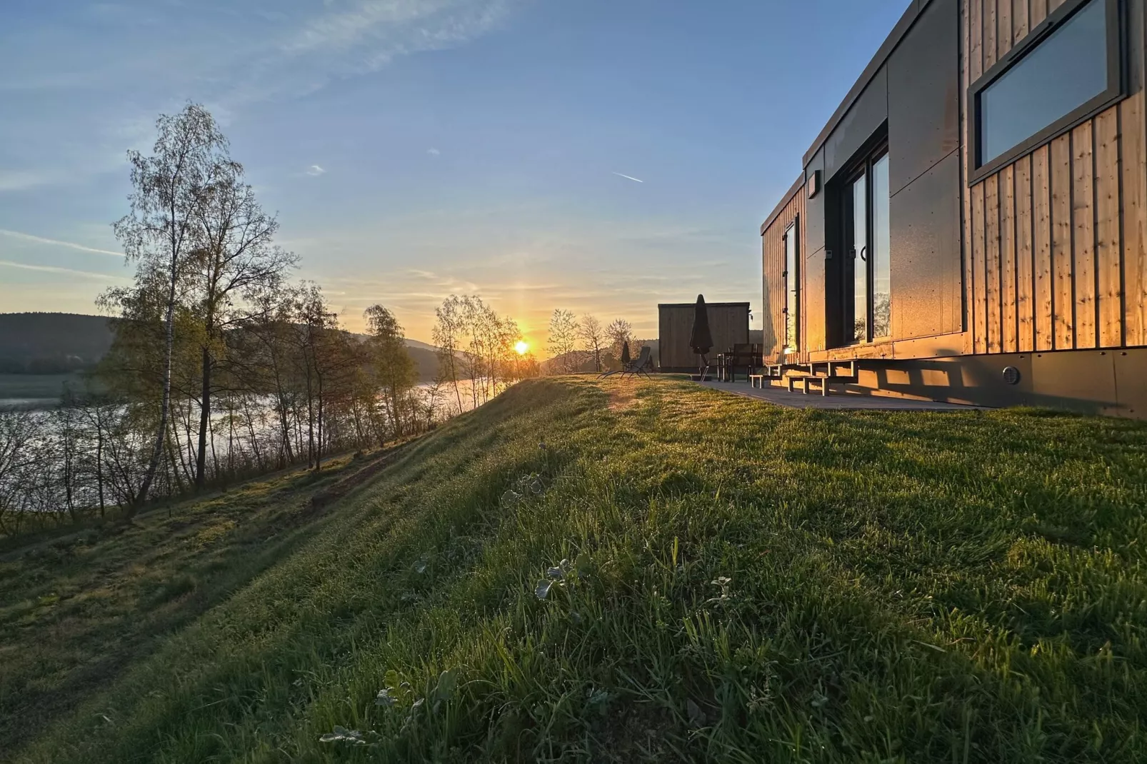 FERIENDORF SEEBLICK - Tiny Chalet am Eixendorfer See-Uitzicht zomer