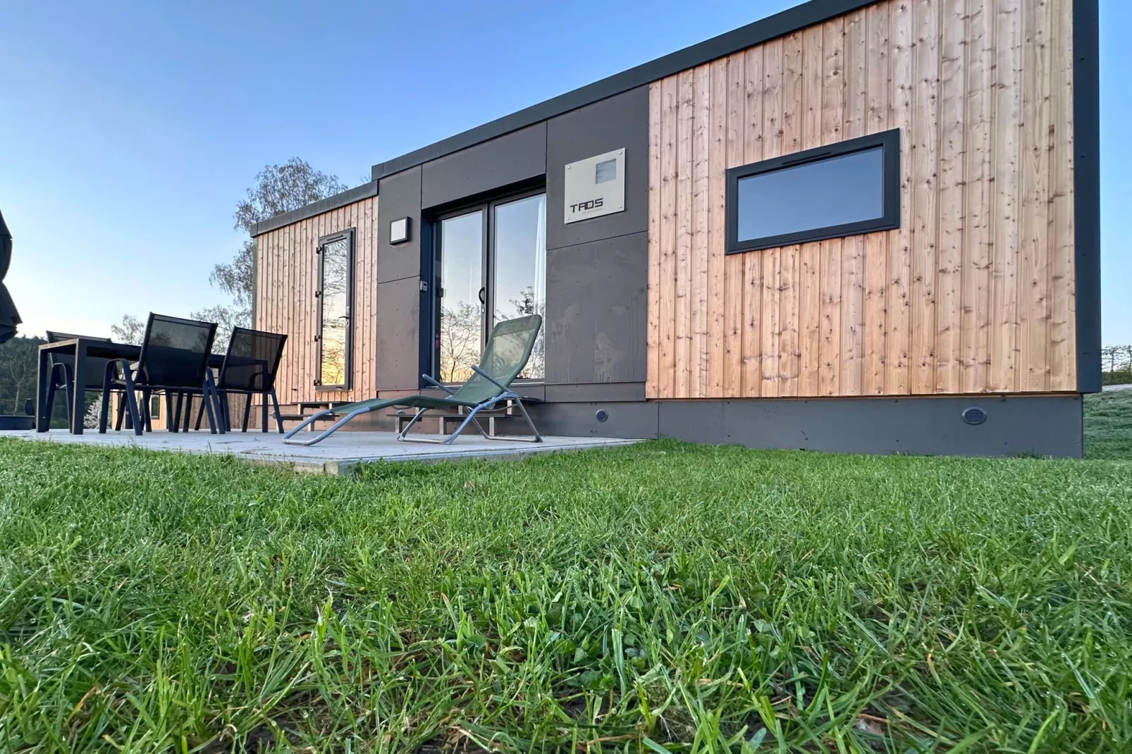 FERIENDORF SEEBLICK - Tiny Chalet am Eixendorfer See-Buitenkant zomer