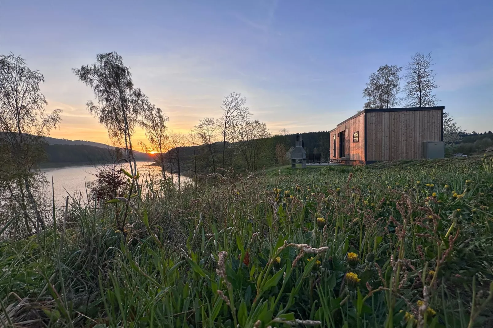 FERIENDORF SEEBLICK - Tiny Chalet am Eixendorfer See-Buitenkant zomer