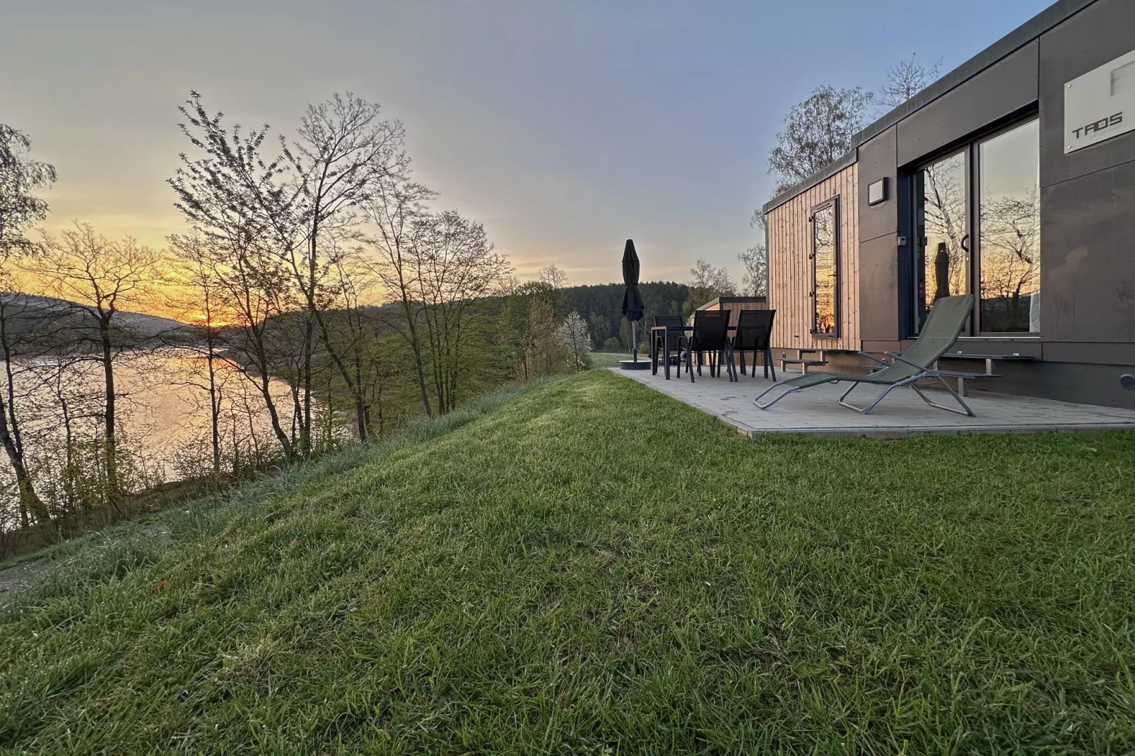 FERIENDORF SEEBLICK - Tiny Chalet am Eixendorfer See-Uitzicht zomer