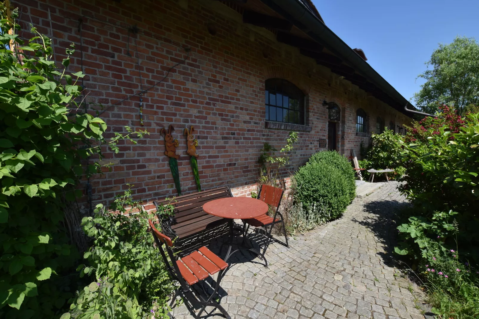 Die Besondere Ferienwohnung Bibliothek-Buitenkant zomer