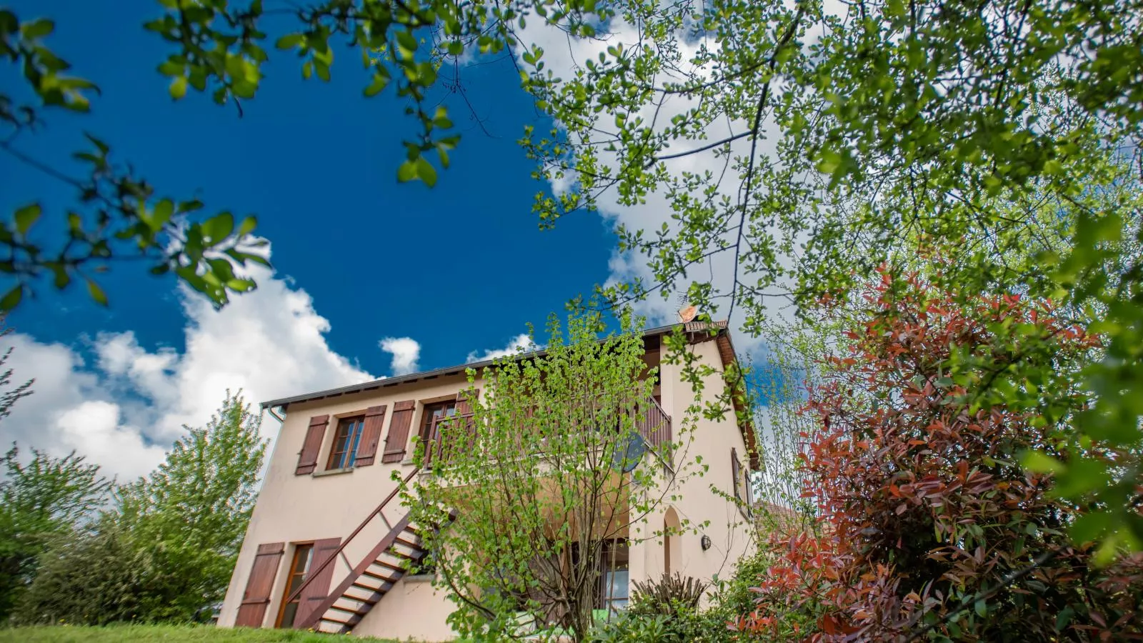 Maison Les Belles-Buitenkant zomer